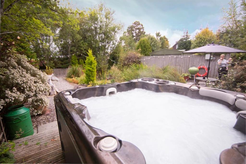 Calm Scottish Country Escape With Hot Tub Sleeps 6 Villa Inverness Exterior photo